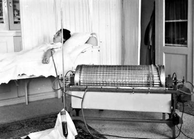 ماشین دیالیز (1943)؛ معجزه پوست سوسیس در تاریک ترین روزهای جنگ ماشین دیالیز (1943)؛ معجزه پوست سوسیس در تاریک ترین روزهای جنگ